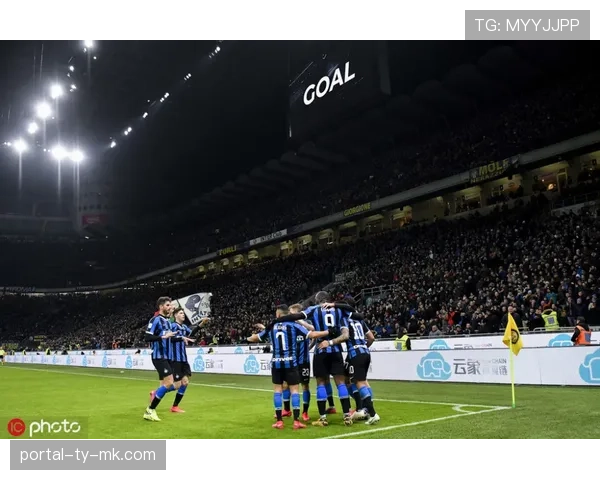 米兰德比半场战罢，圣西罗球场响起多国语言助威歌曲